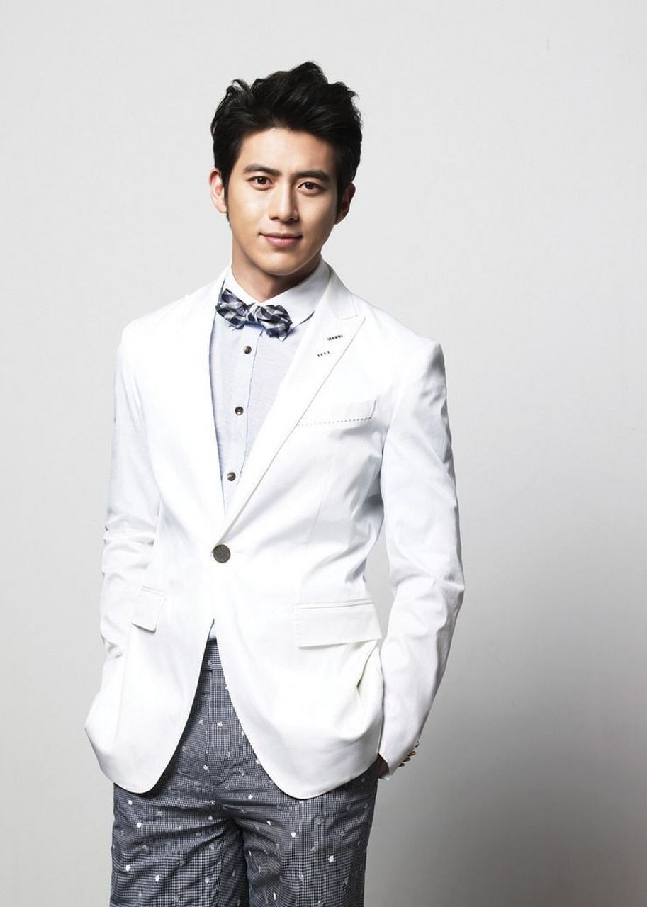 高修,年轻时还是很帅的.