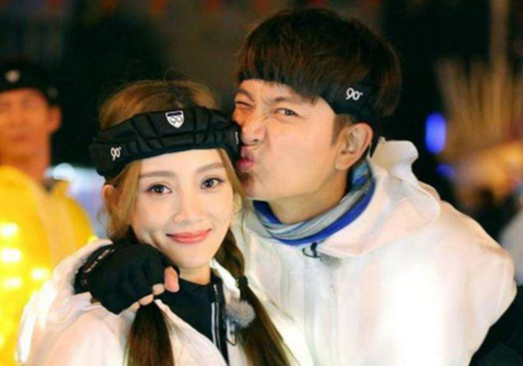 看得出来,贾乃亮嫉妒爱恋李小璐,眼神里的深情是藏不住的.