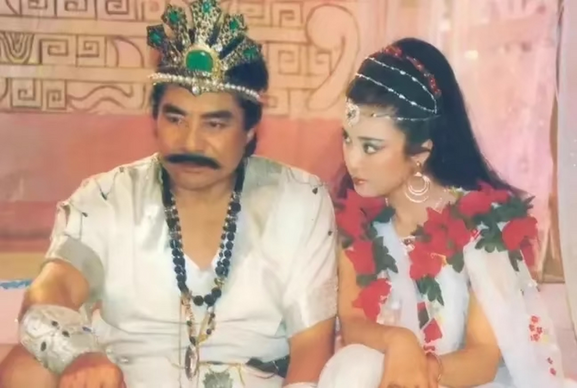 1990年拍摄《封神榜》时,26岁的傅艺伟死活不肯和56岁的达奇拍吻戏,"