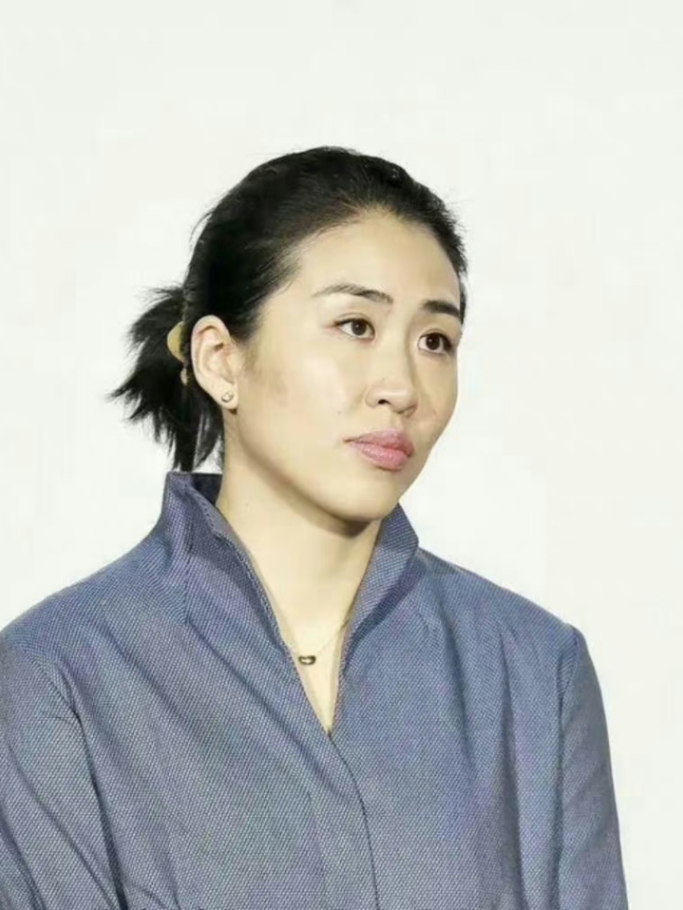 郎平的女儿白浪虽然颜值普普通通,但是继承了妈妈的高贵气质,有一种