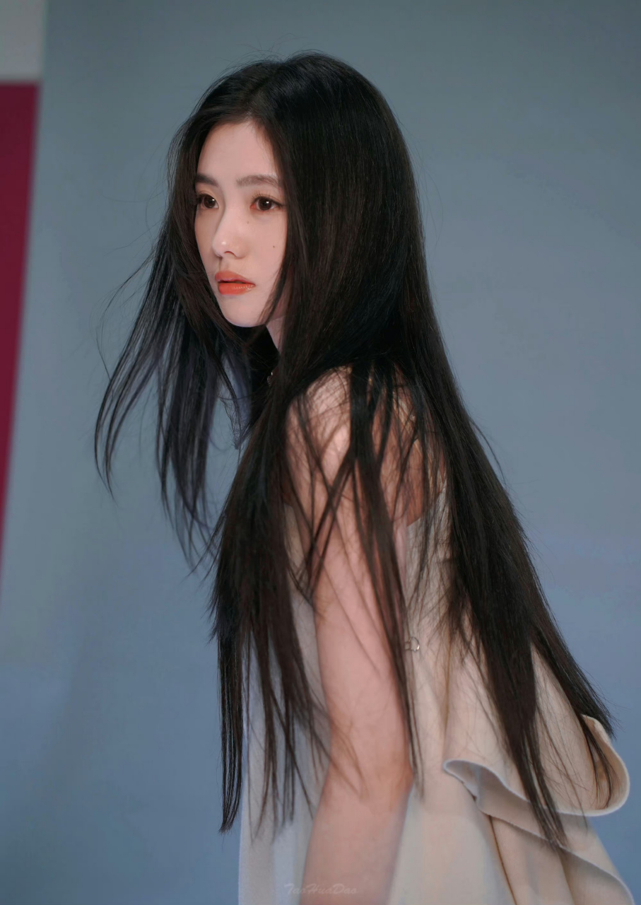 实不相瞒,这是我看到过最美的高层次发型,刘浩存真的漂亮.#星娱速递