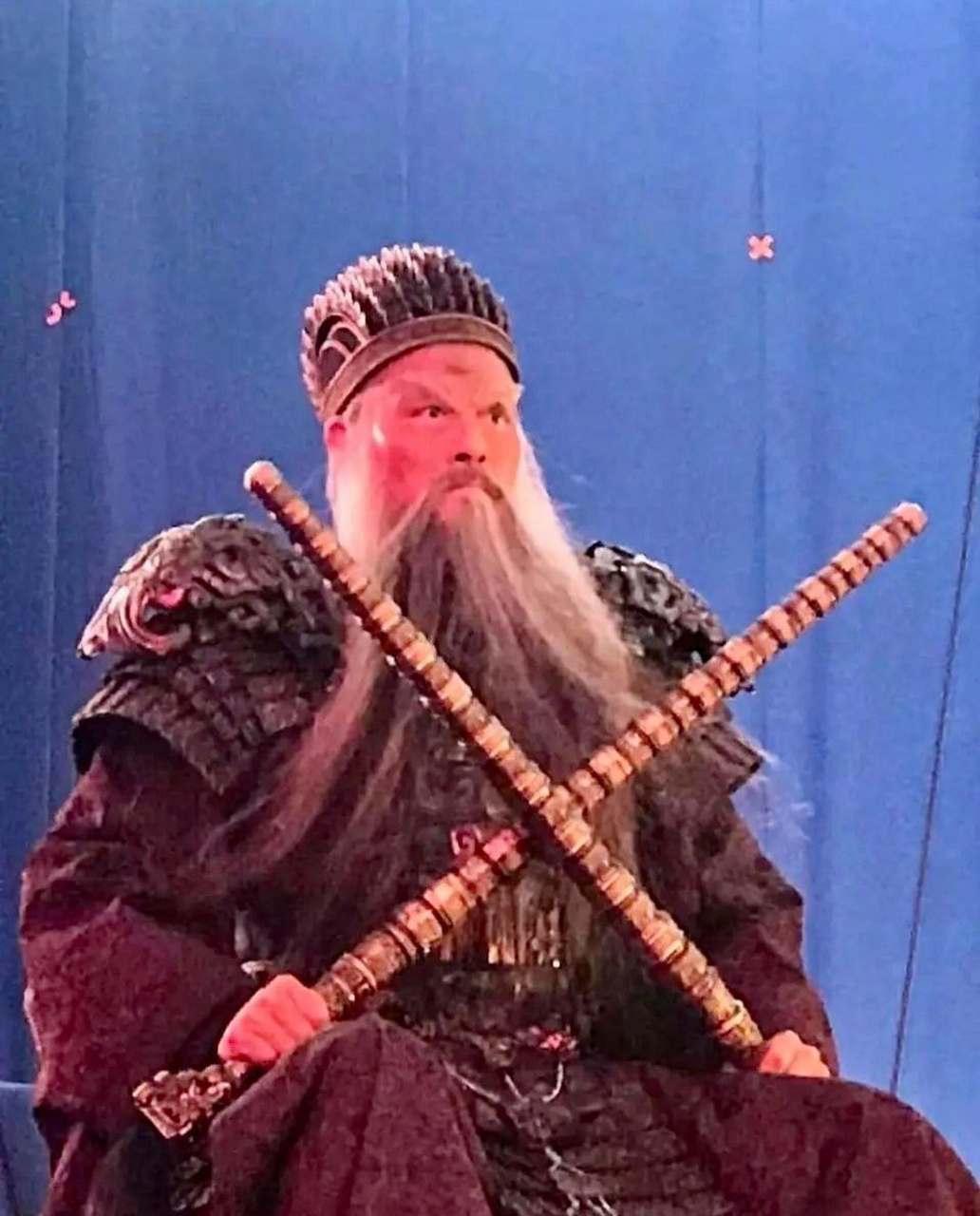 《封神三部曲》闻仲试妆照,还是有点认不出来吴兴国.