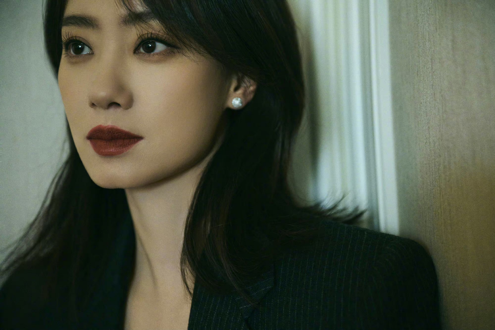 烈焰红唇张小斐,每一次演绎都引人入胜,今天也不例外.