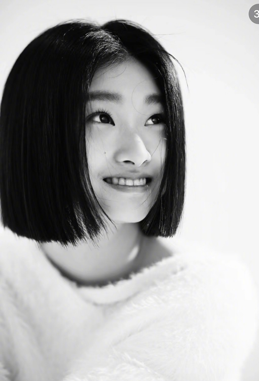 马伊琍大女儿近照,可惜太像文章了,没有妈妈漂亮!