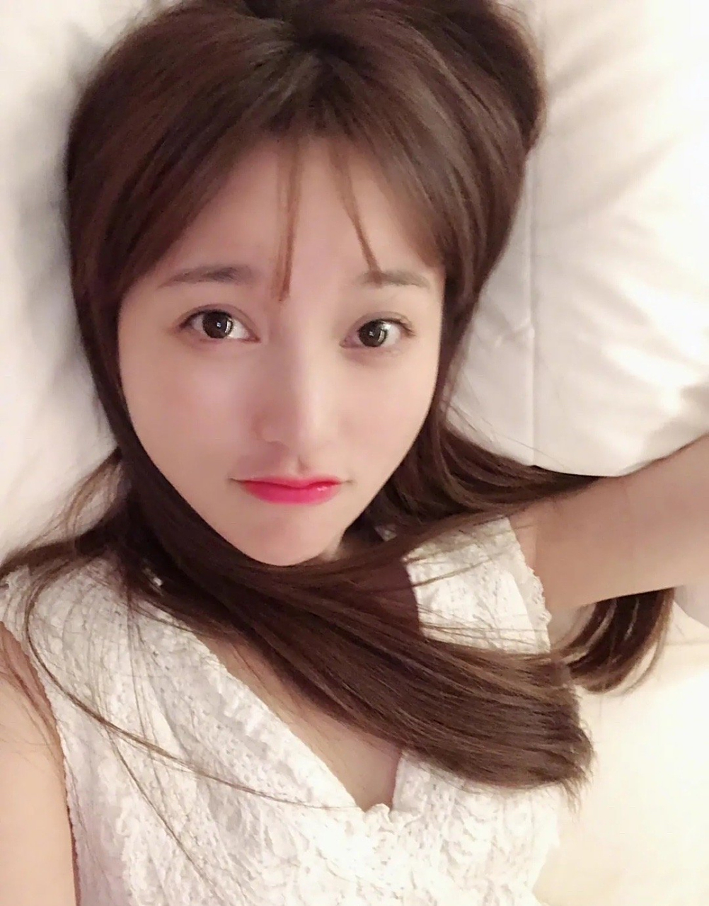 81年的金莎现状: 1,上海人,在小桥流水上班,这公司名字听着不错啊.