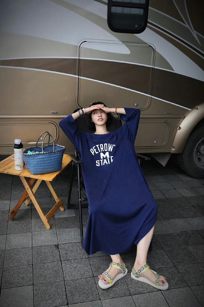 白百何剧组"葛优躺" ,脚真白! 676767