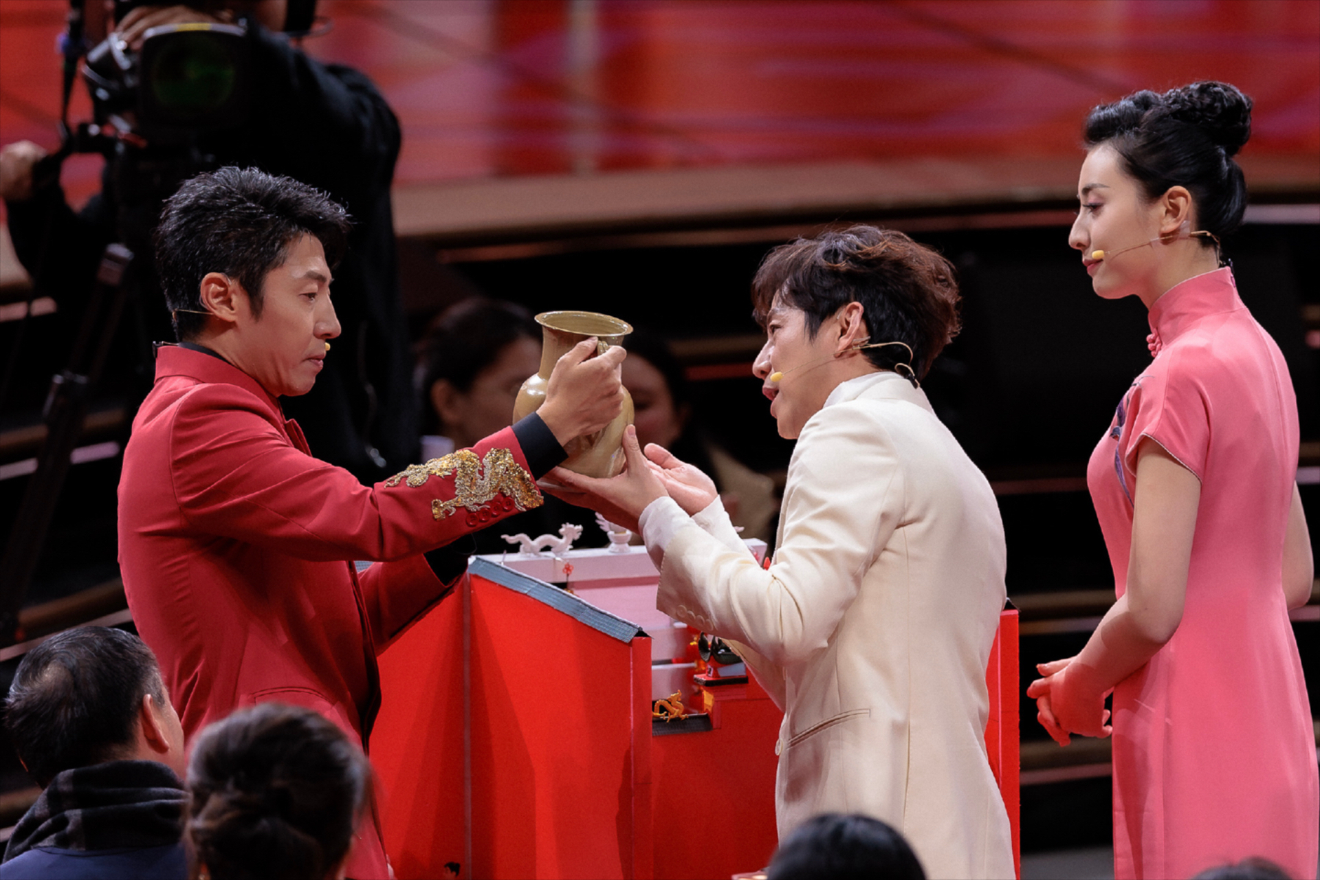 何炅工作室是懂我们想看什么的!#娱乐大爆炸