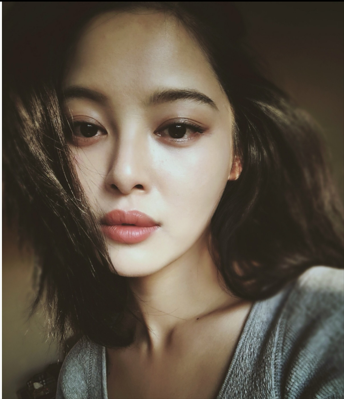 辛芷蕾以其较为丰满厚实的嘴唇而被观众所注意,这种唇形在当今审美