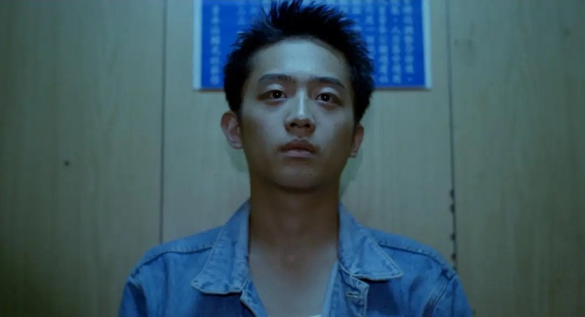 陈昭荣24岁演蔡明亮的电影出道,那时的他有着一种百无聊赖又迷人的