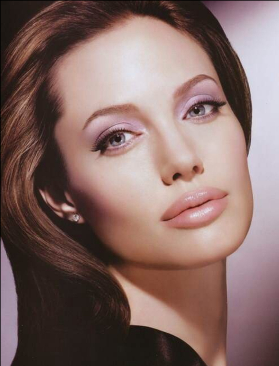 辛芷蕾以其较为丰满厚实的嘴唇而被观众所注意,这种唇形在当今审美