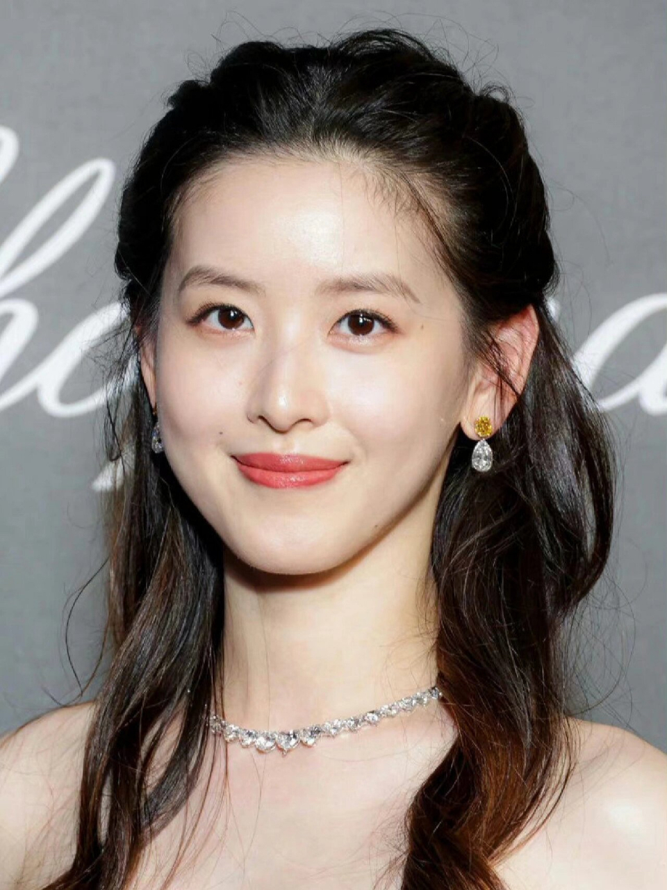 奶茶妹妹章泽天现身戛纳电影节的高清图.   她依然美丽如初.