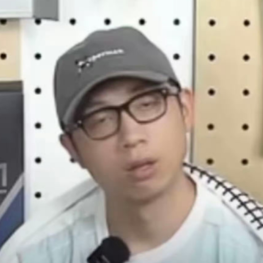 许昕问什么这么搞笑,我觉得是第三张,这张错位秃头更有杀伤力.