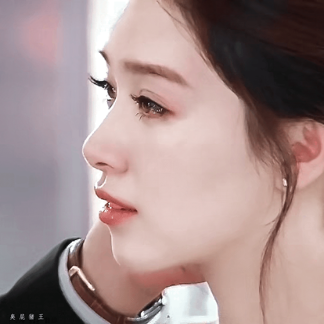 看到阚清子最近的状态真的眼前一亮,琥珀色的瞳孔真的很美,当时看璀璨