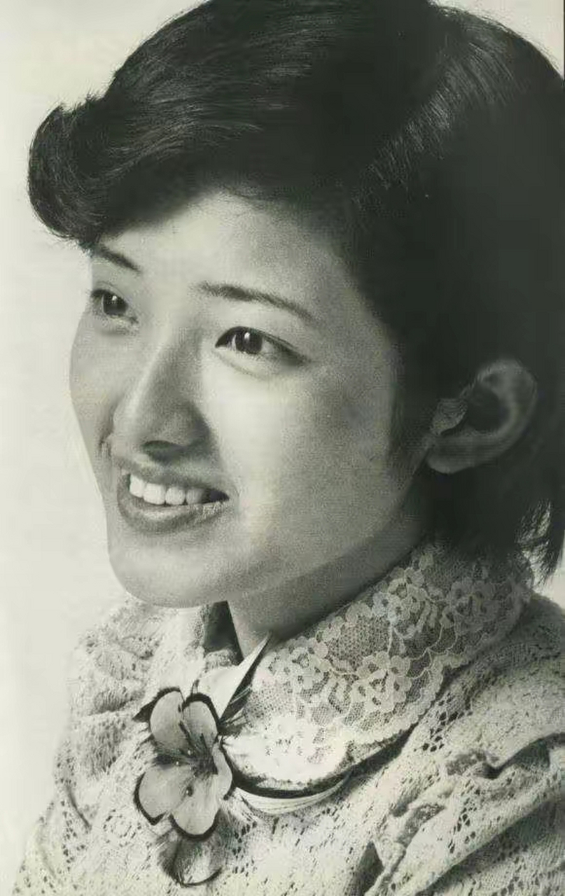 除球花莫妮卡,山口百惠是第二位世界公认的美人,与生俱来的美令人羡慕