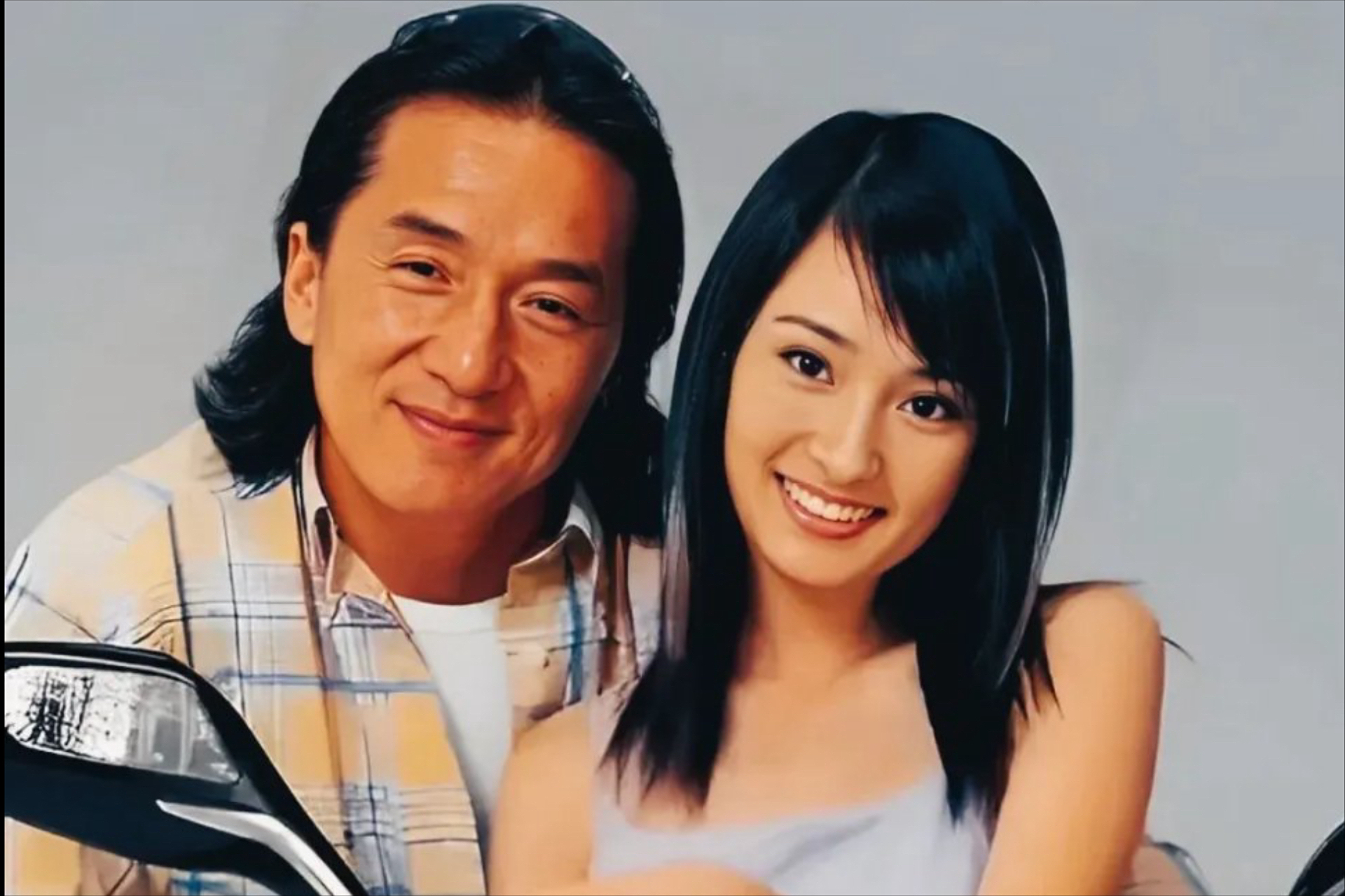 成龙大哥为了提携新人,从自己广告费中拿出5万给了杨幂,这样成龙大哥