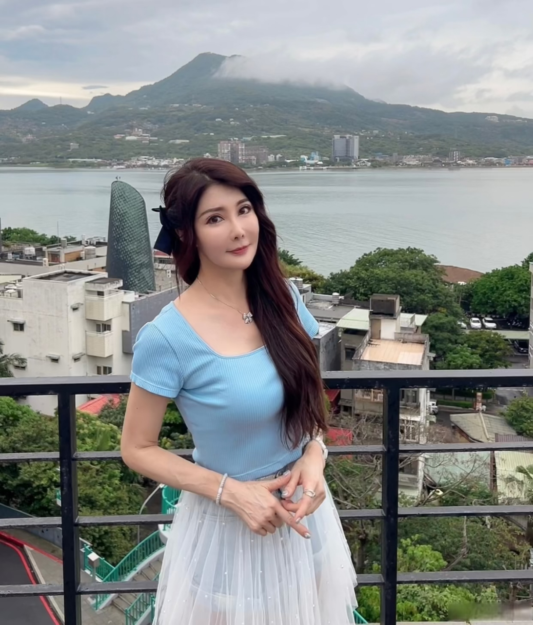小时候觉得杨丽菁特别漂亮,演的那古装剧,忘记叫啥了.