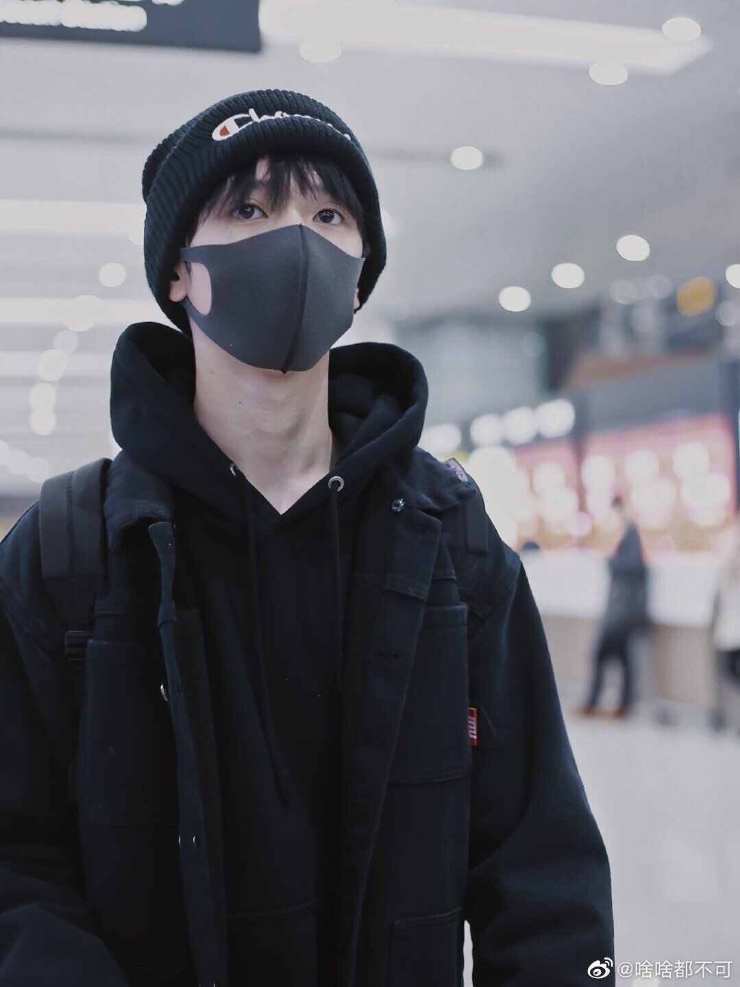 fashion boy严浩翔 话说这黑口罩是焊死了嘛?