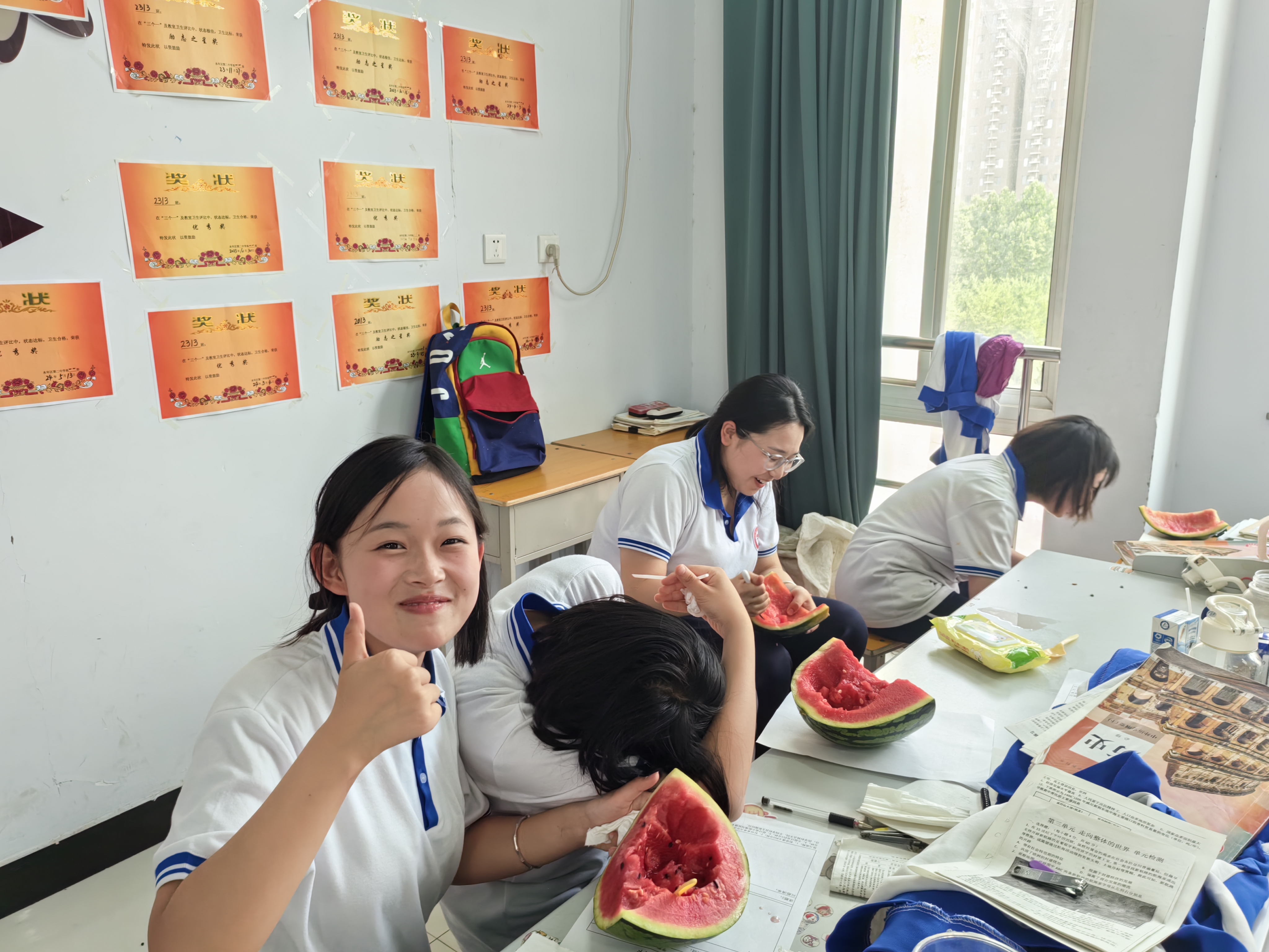 分班已过半载,学生也逐渐摸清了班主任的脾气