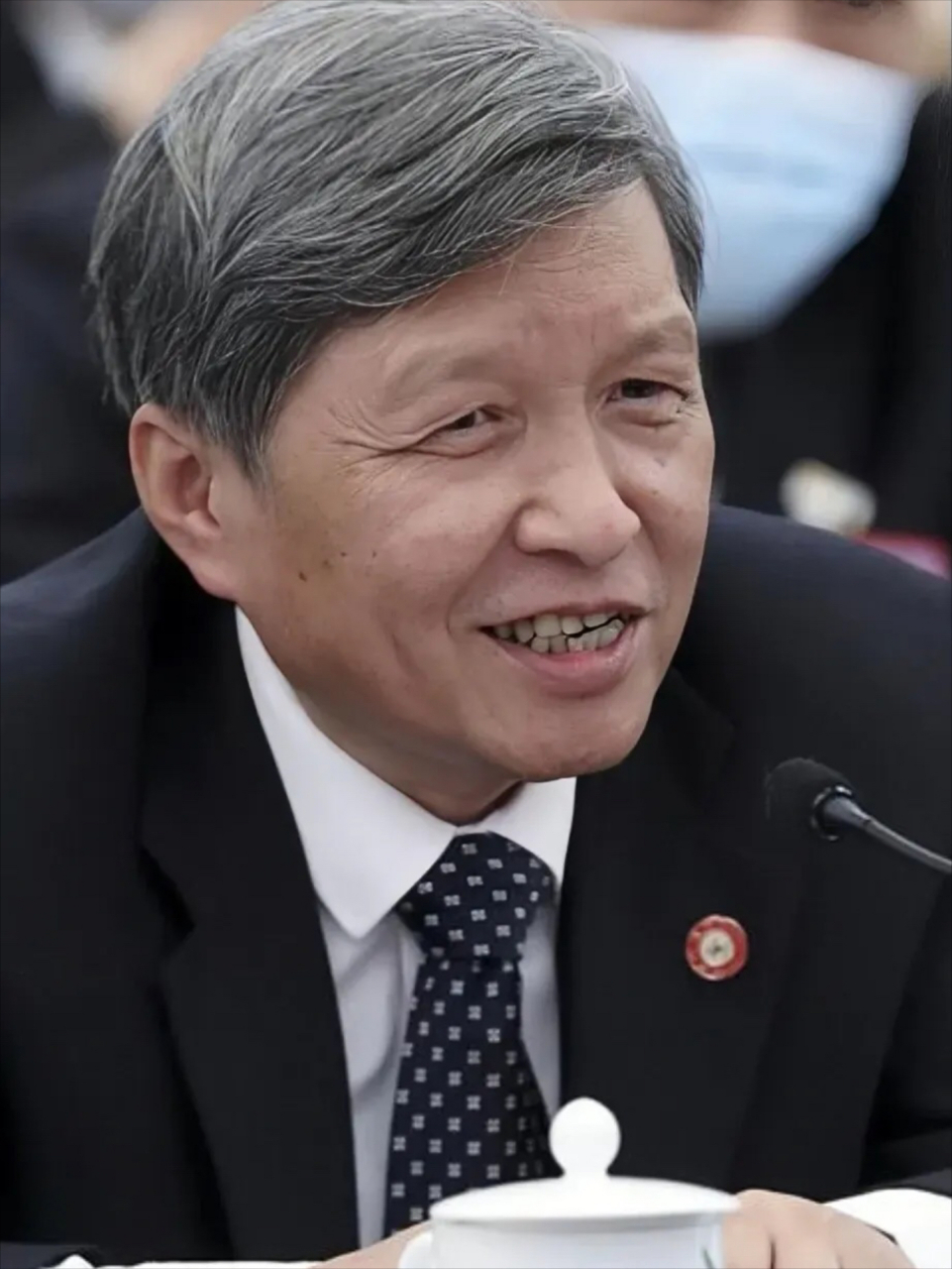 王树国校长的五个"反常"之处:  1.