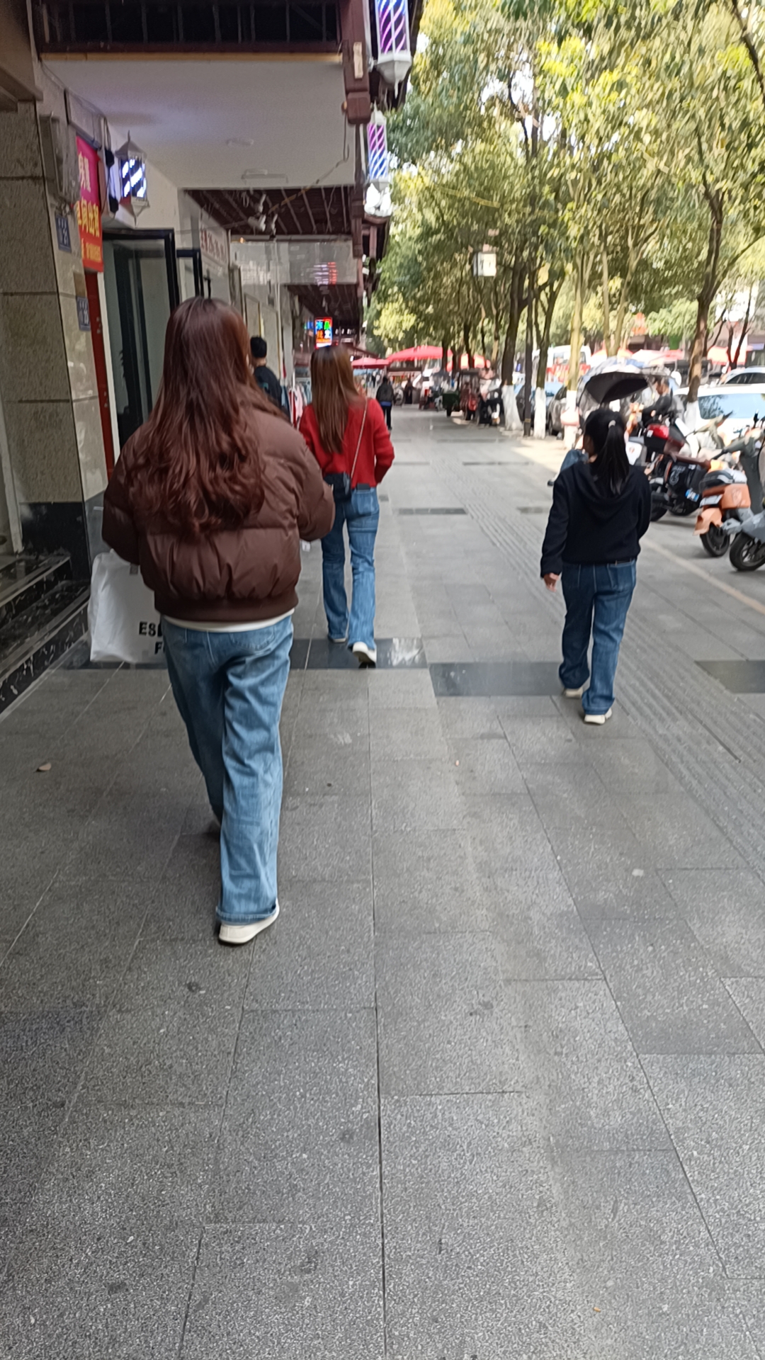 时间的过客,没有你我星晨依旧还在小区人流背影图片街边随拍路人走路