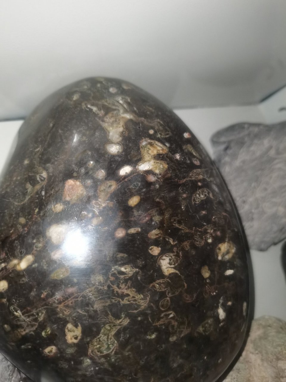 河南产梅花石,跟陨石没关系