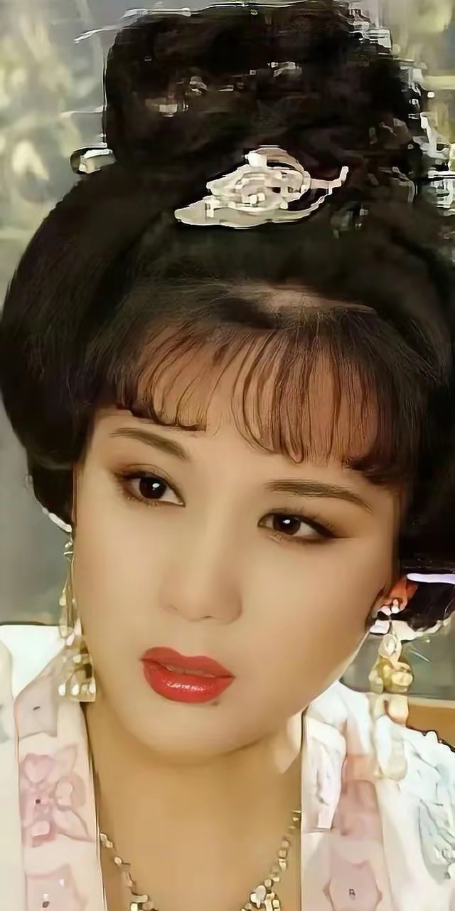 她长得太美被导演"金屋藏娇",同居27年无名无分