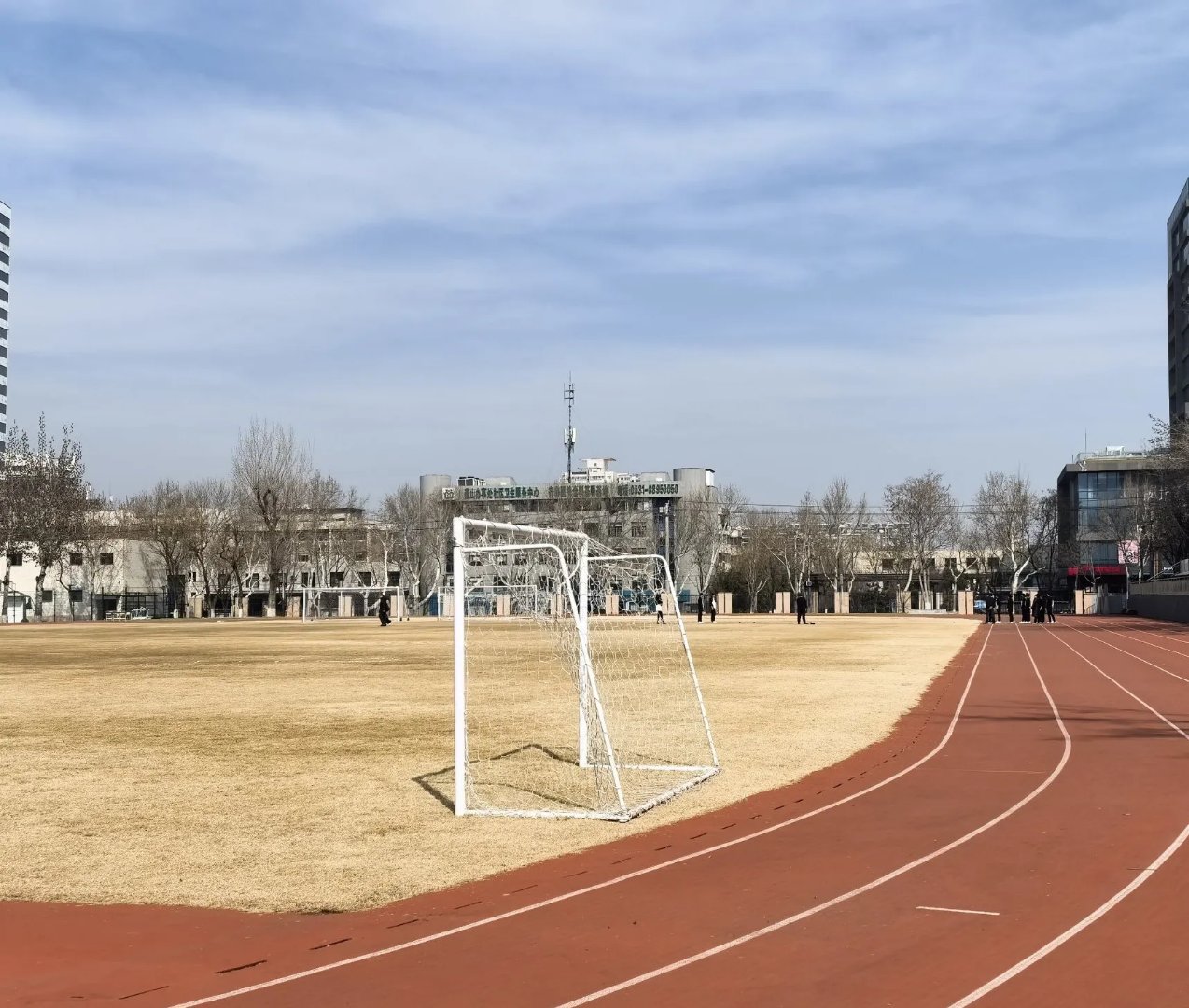 今天上午,我被人事部门叫去谈退休问题,突然间,所有