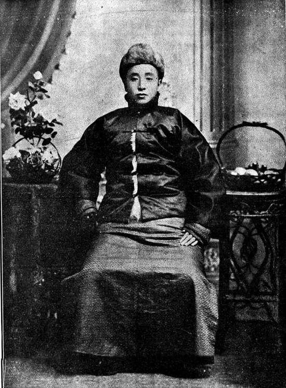 民国时期,有枪就是草头王,谁的地盘大,谁的手下兵多将广谁就是老大.