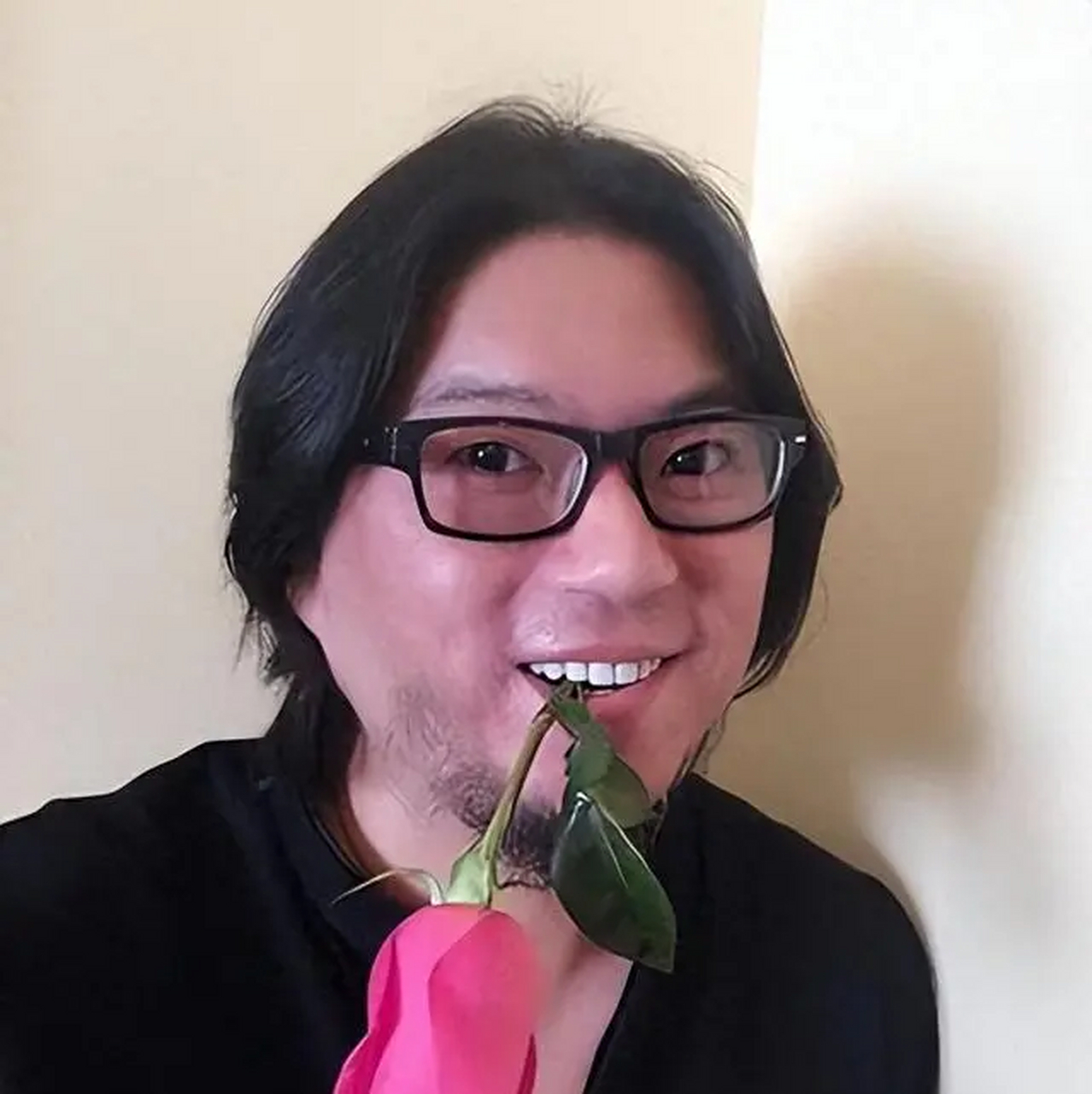 许久没有露面的高晓松最近忽然晒出自拍照,53岁的他竟然大变样,瘦到认