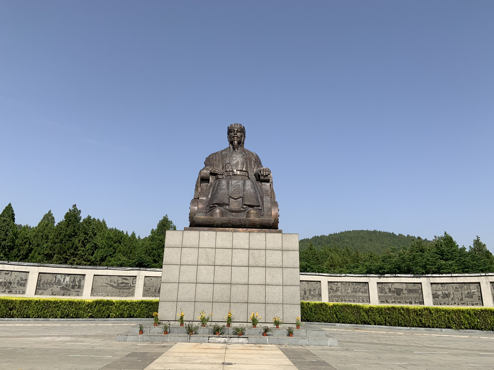 沂南诸葛亮文化旅游区,才知道诸葛亮小时候是在这里生活过的.