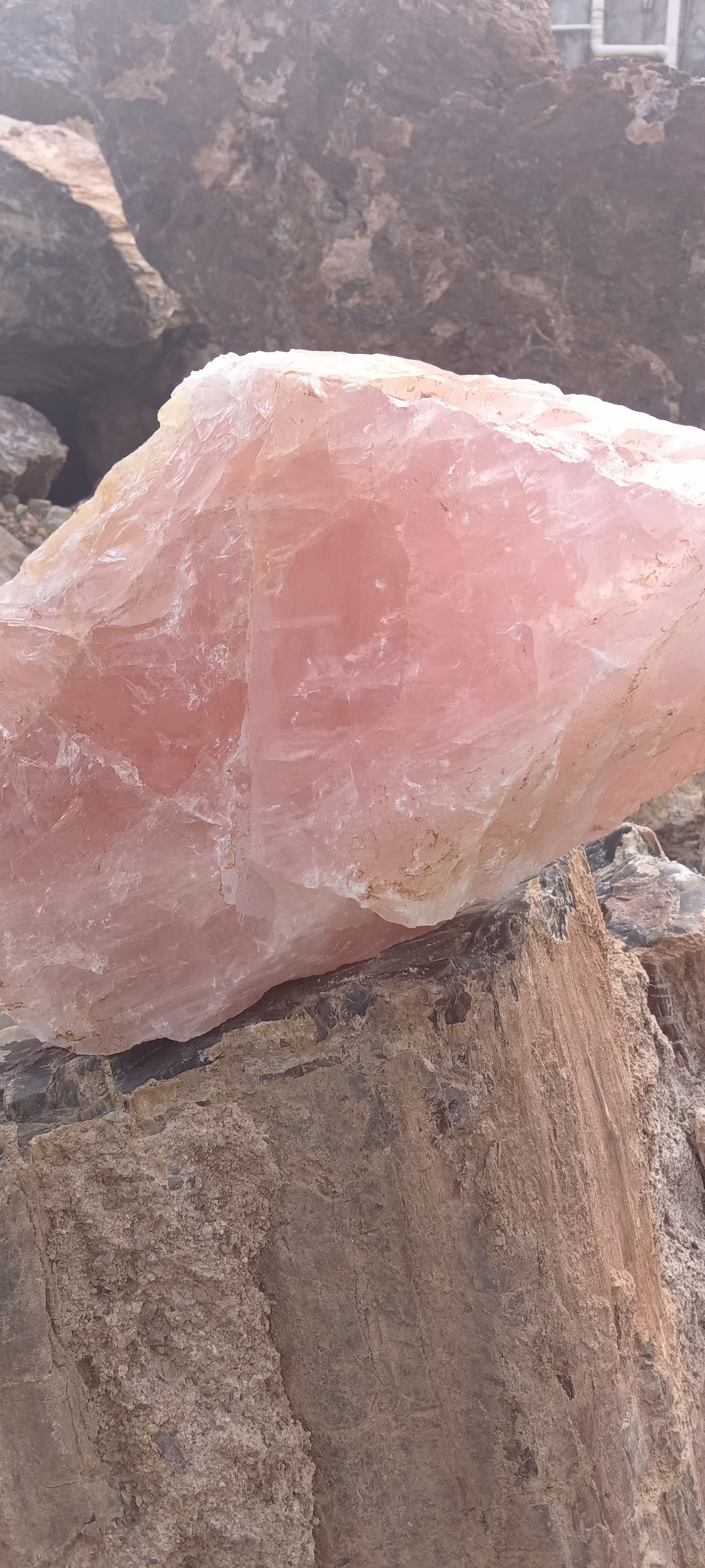 上新,粉水晶原石