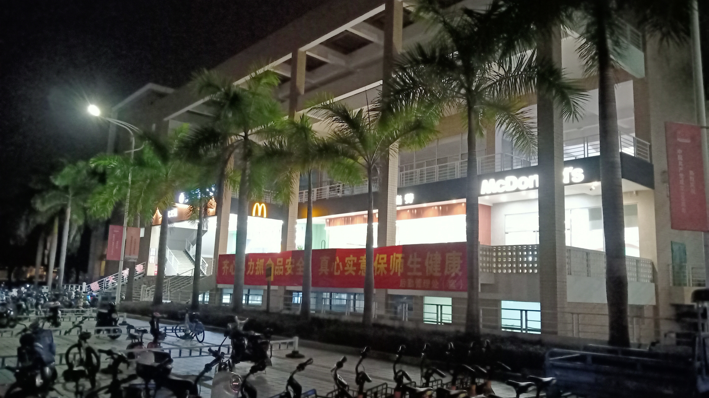 低垂之果理论是说,一棵果树在春天开花结果,在秋天果子成熟,当果子