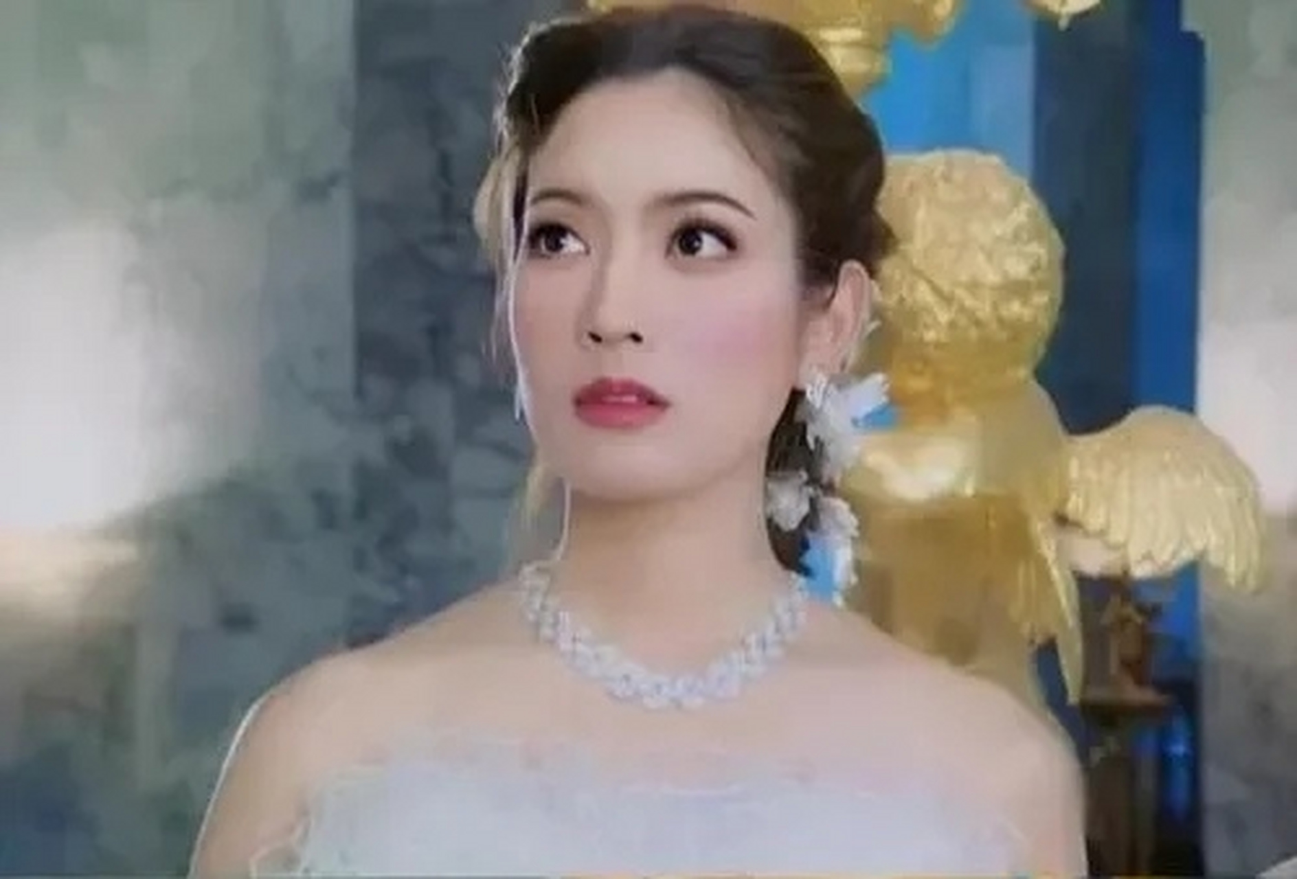 五官兼具泰国女星的甜美温婉和混血人种的性感,泰剧女主天花板,她三十
