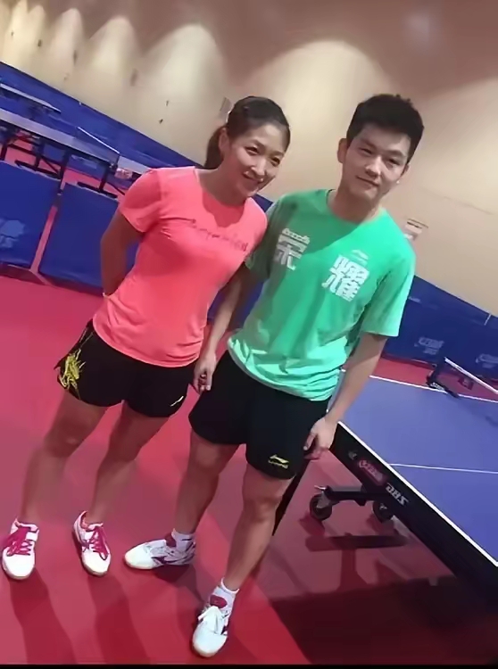 2015年的时候,小胖和刘诗雯一起合影,小枣当时就开玩笑说:"我都快