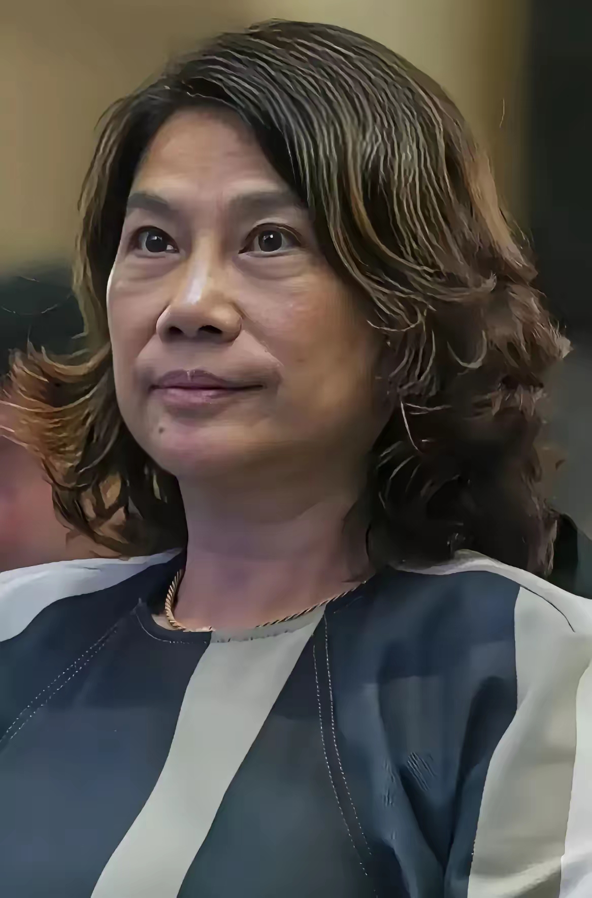 家人们快来看,71岁的女强人董明珠,面相变化真的太大了!