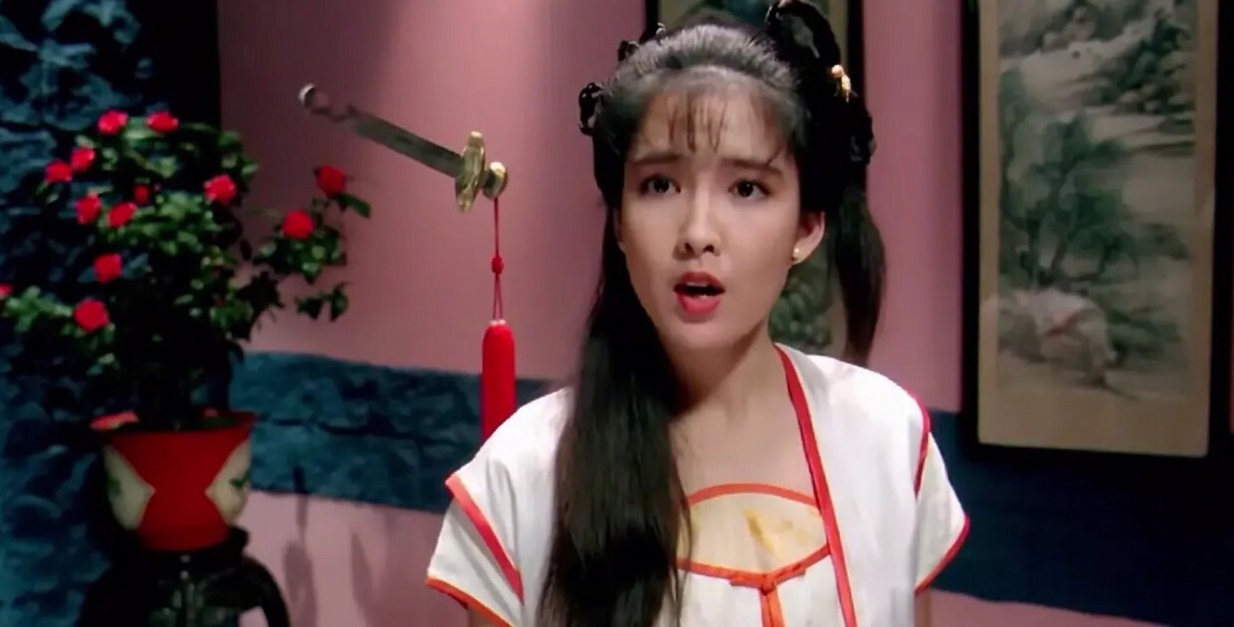 娱乐半边天# 电影《妖魔道》,彩衣正在睡觉,廖震匆匆忙忙的赶来还