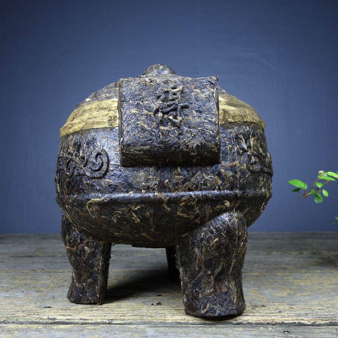 旧藏普洱茶制鼎一言九鼎 尺寸:长18cm宽16cm高15cm 重量:1530g