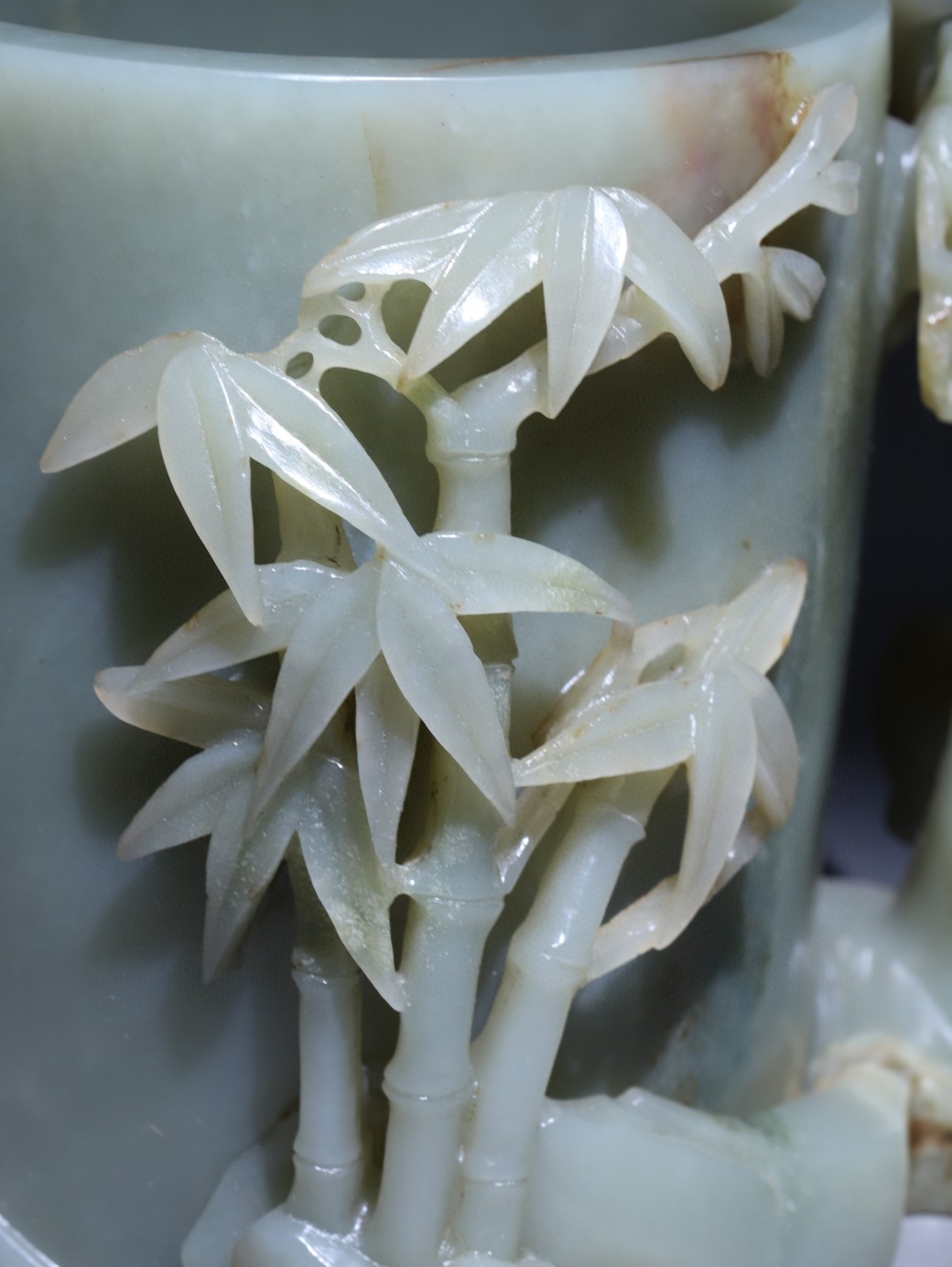 旧藏 和田玉岁寒三友笔筒 高12厘米.长18厘米.宽11.5厘米.口直径10.