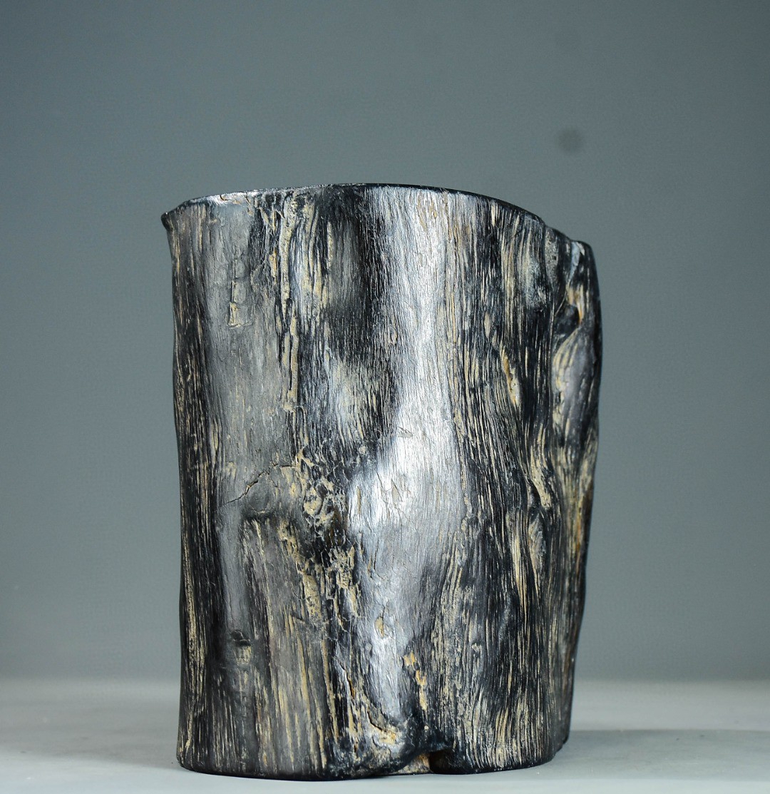 珍藏乌木树瘤随型笔筒 尺寸:高 18厘米 长 16厘米 宽 15 厘米