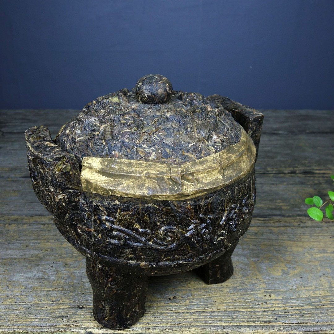 旧藏普洱茶制鼎一言九鼎 尺寸:长18cm宽16cm高15cm 重量:1530g