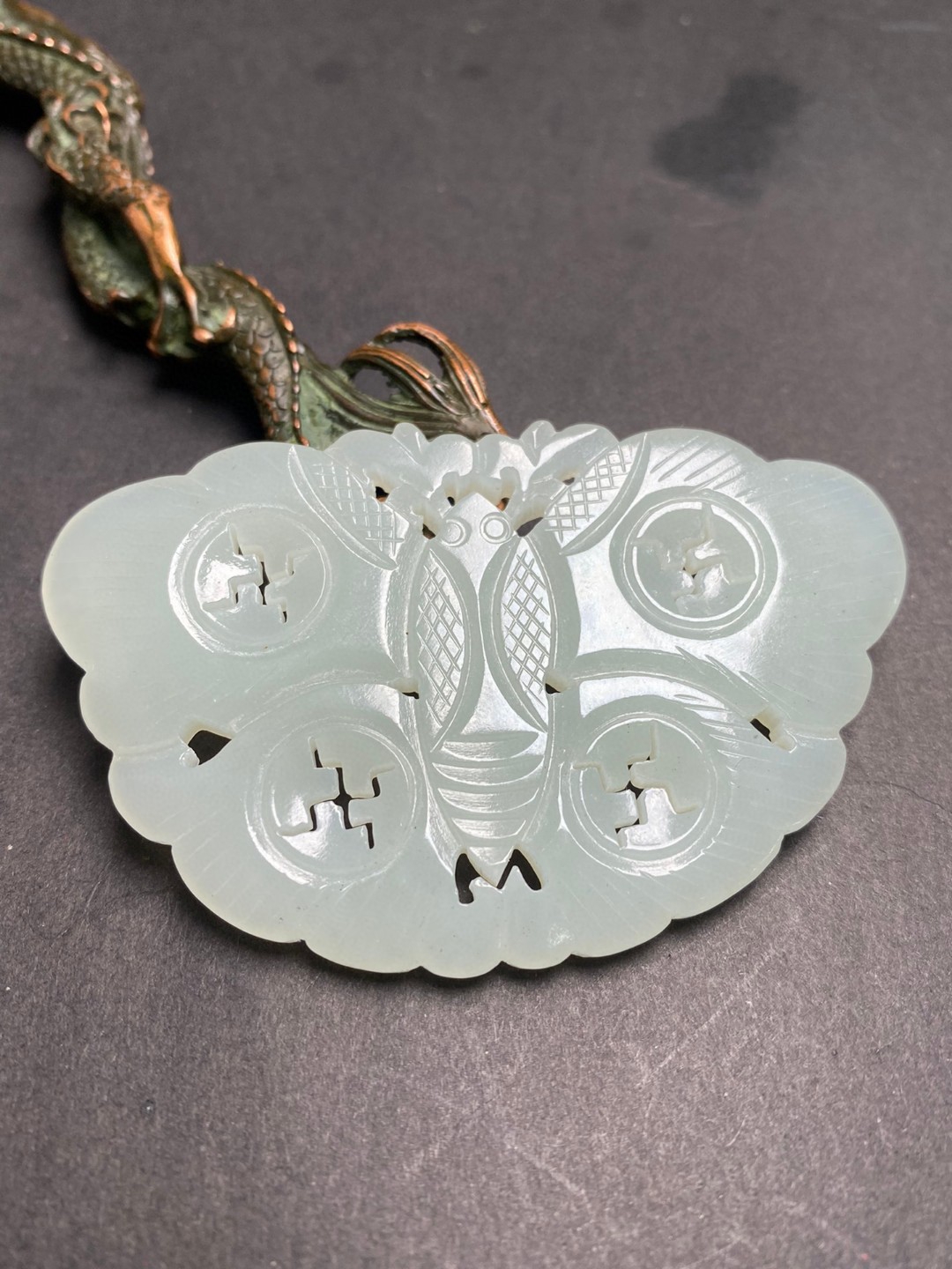 精美和田玉蝴蝶!双面雕刻!玉质细腻温润!蝶蝶富贵!雕刻精美!玉质温润!