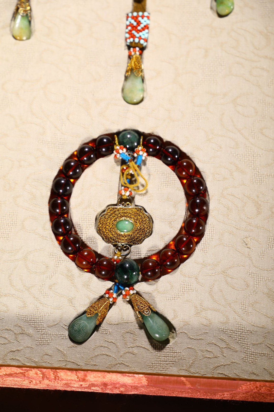 清 琥珀朝珠一套, 尺寸:1.2厘米 重240克