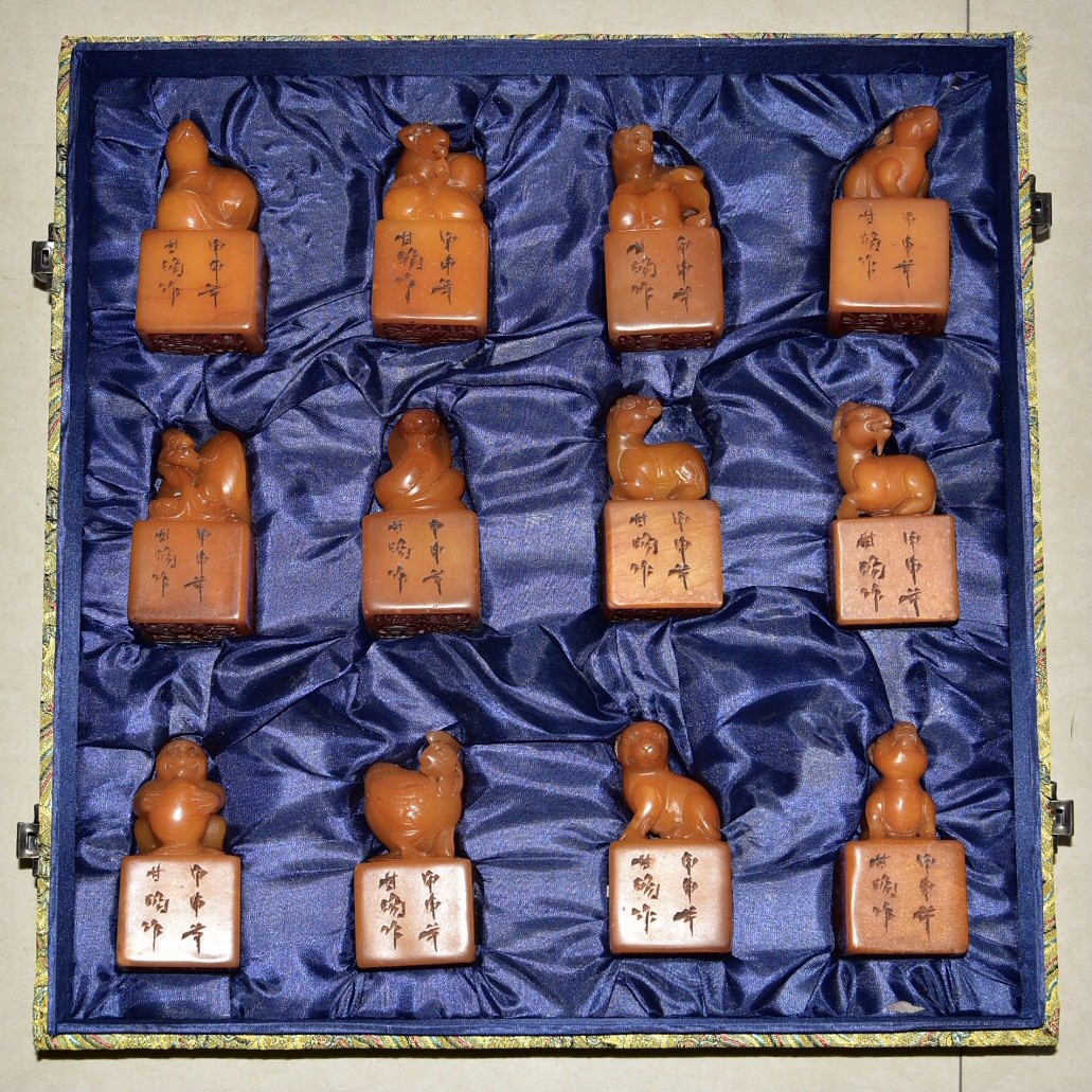 旧藏珍品 寿山石田黄石《十二生肖》套章 石质通透油润 雕工精细 形象