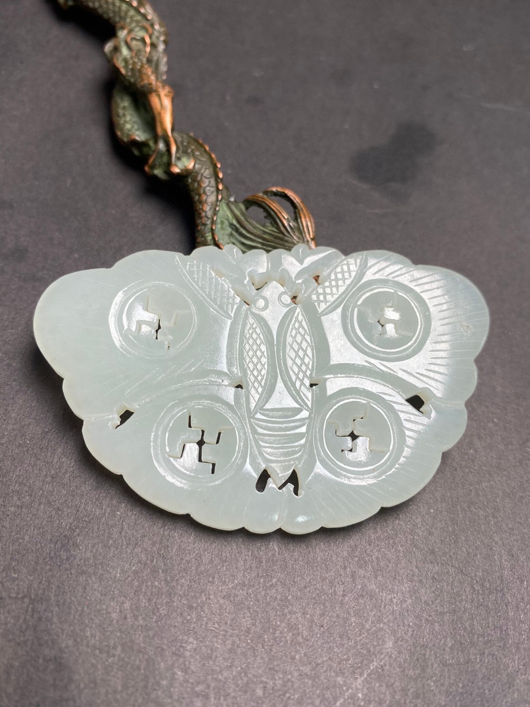 精美和田玉蝴蝶!双面雕刻!玉质细腻温润!蝶蝶富贵!雕刻精美!玉质温润!