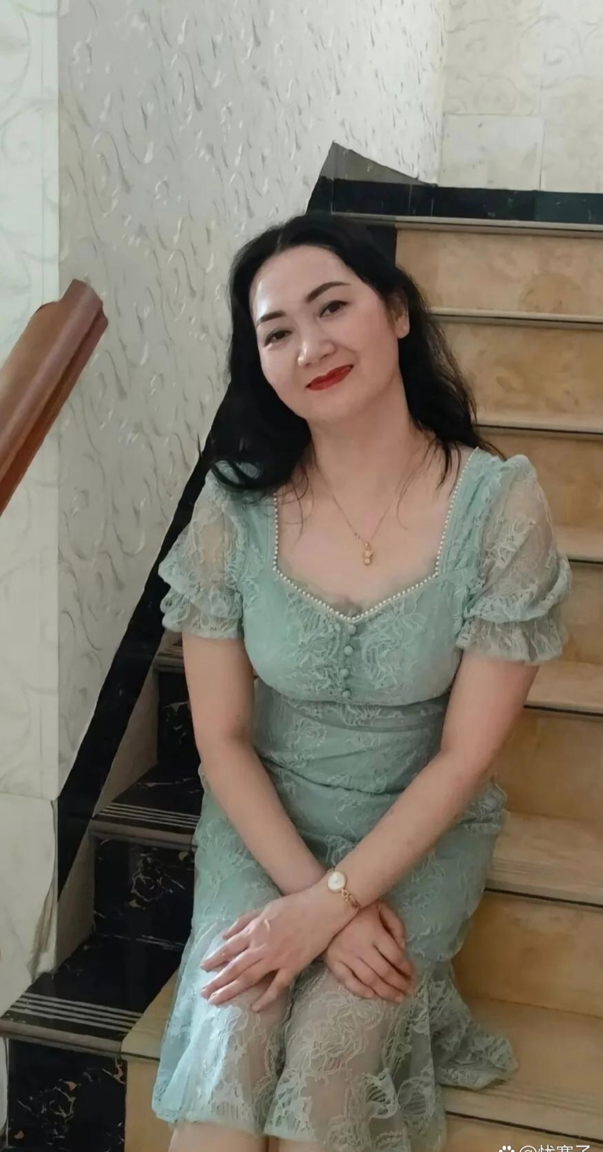 70后的成熟少妇,果然风韵犹存#美女# #性感好身材# #性感美女