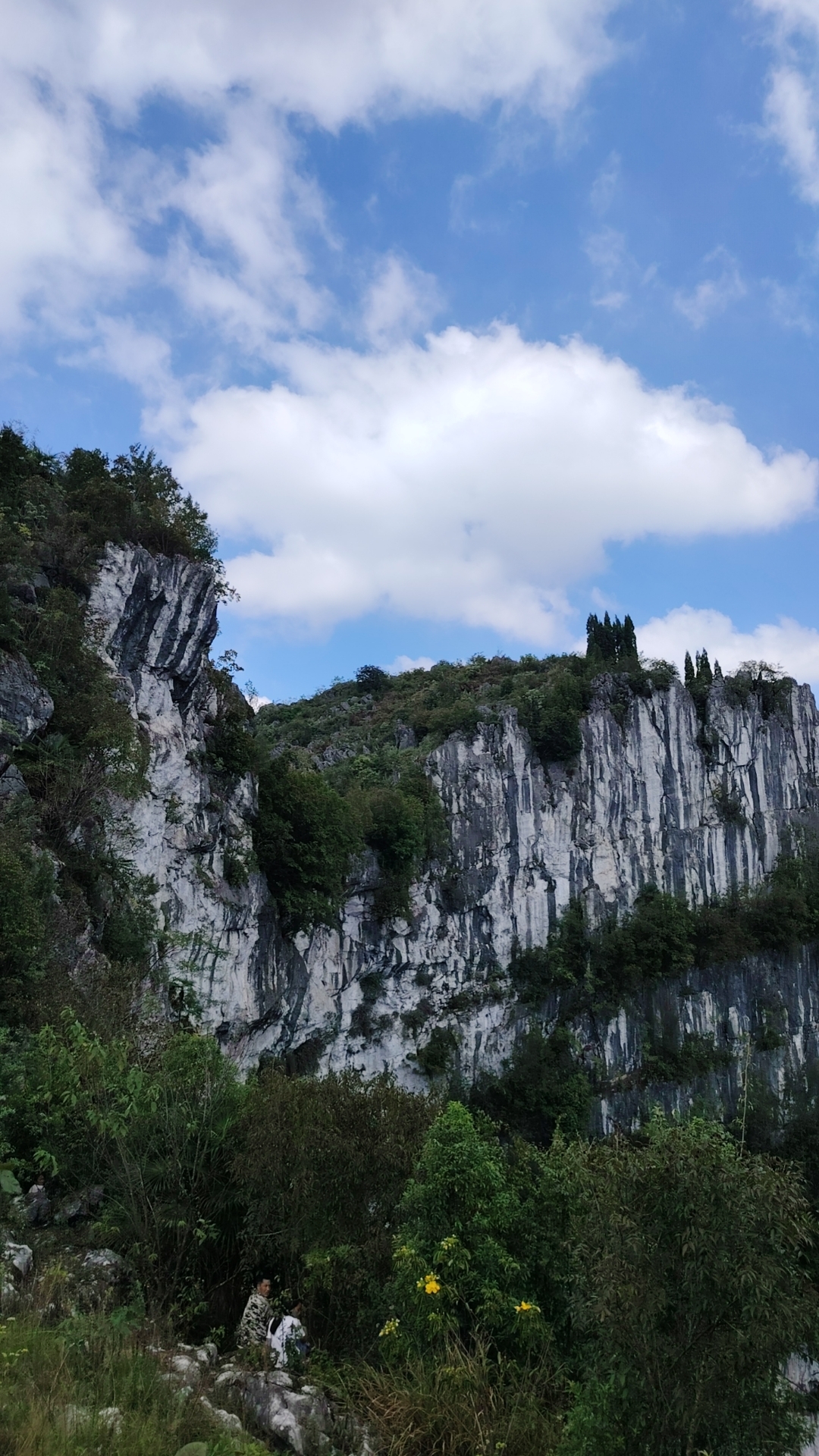 泥巴山两重天风景图片图片