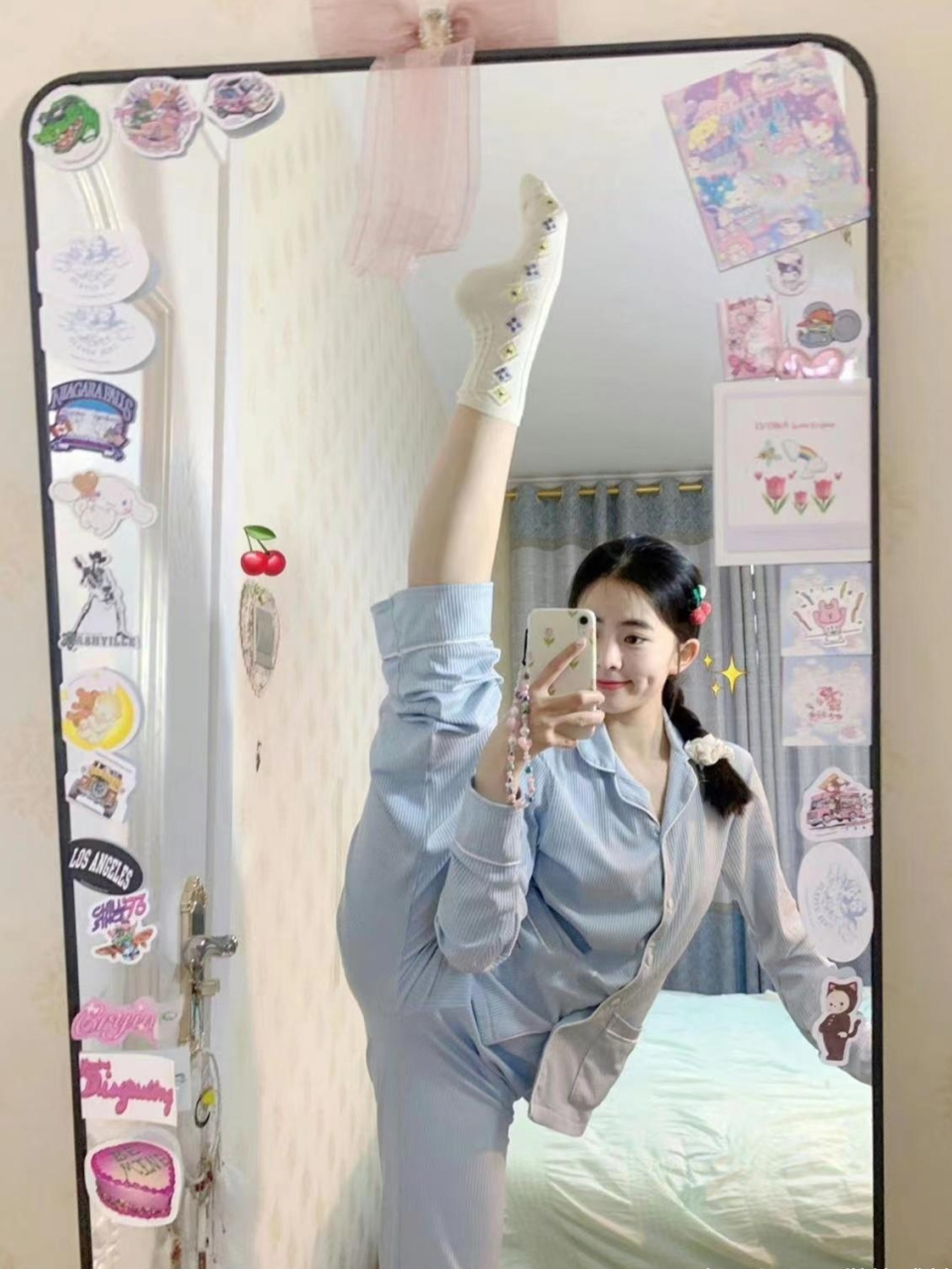 传说中的一字马.对于女孩子来说就这么简单吗?