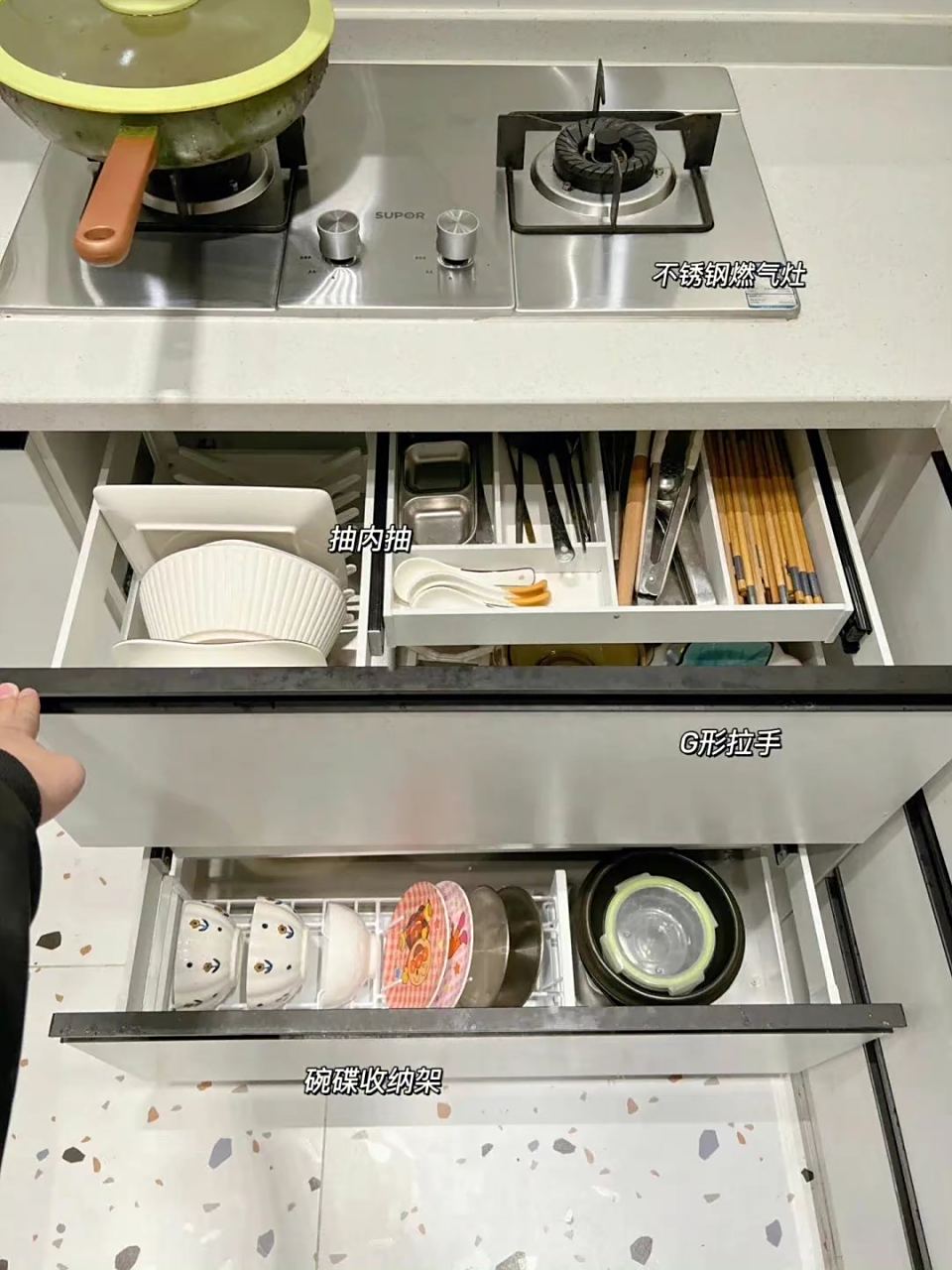 4平方米厨房收纳第二弹:完美利用抽屉柜,抽拉设计最完美.