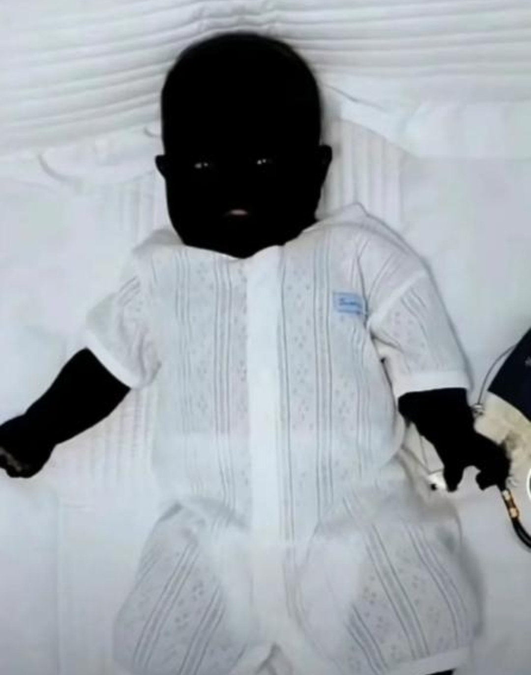 非洲朋友结婚3年,终于生了一个可爱小宝宝