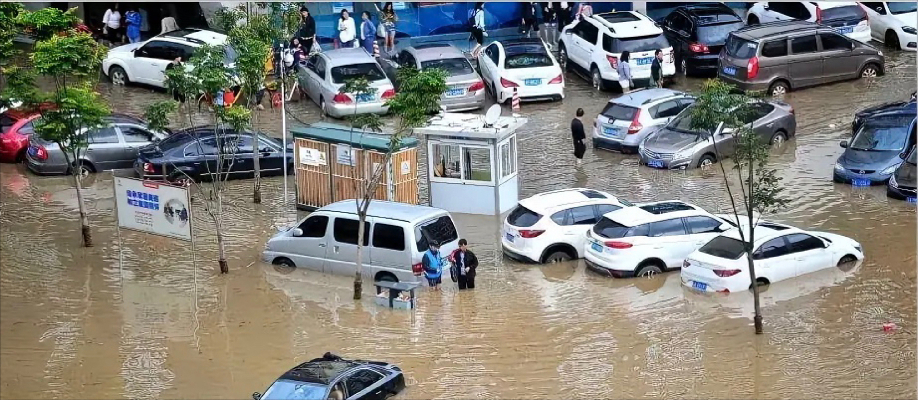 北京门头沟暴雨已致2人遇难 人民日报31日下午报道称,门头沟区在31日
